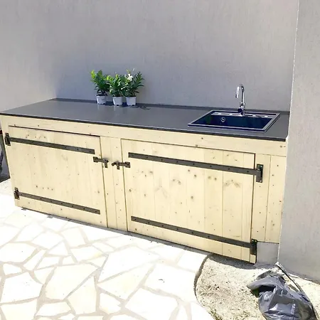 Superb Single Storey Гримо